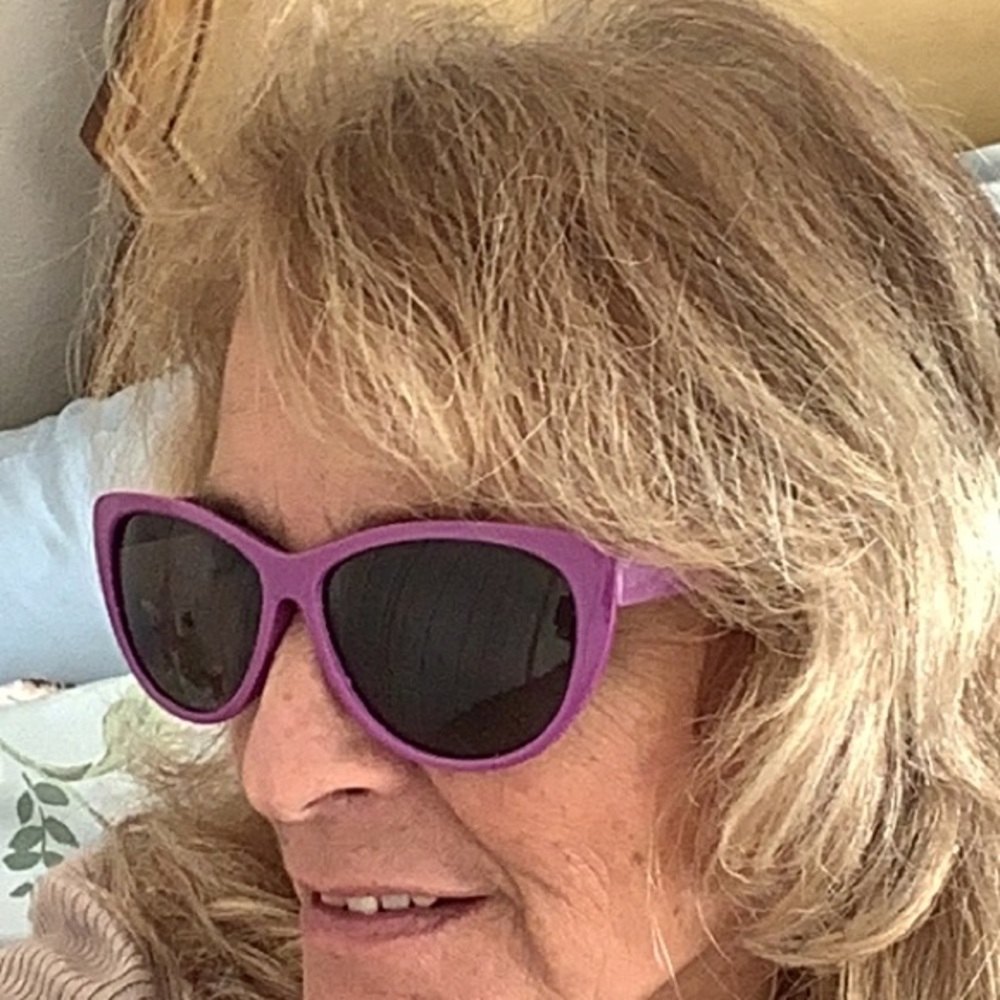Sunglasses dark lenses purple frame in great shape look 👀 new